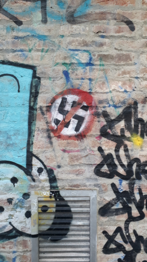 Rotes Tor gegen Nazis